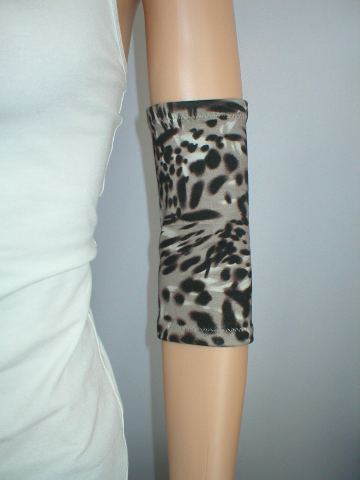 Premium patterned medium picc line covers - Cappuccino choc leopard