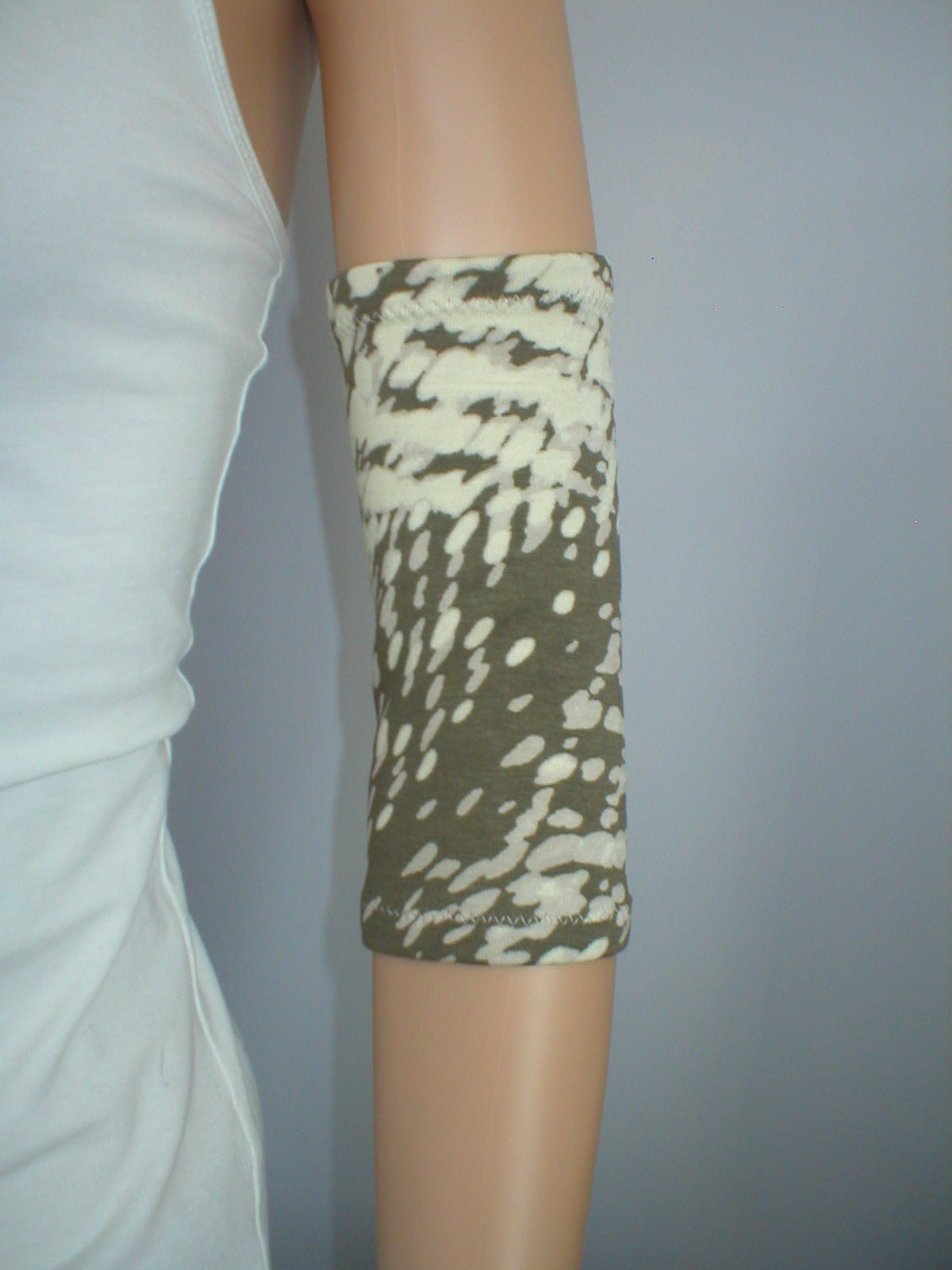 Premium patterned medium picc line covers - Cream taupe pebbles